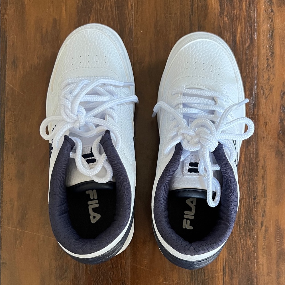 Fila Kids White and Navy Sneakers SIze 1 Youth - Picture 2 of 11